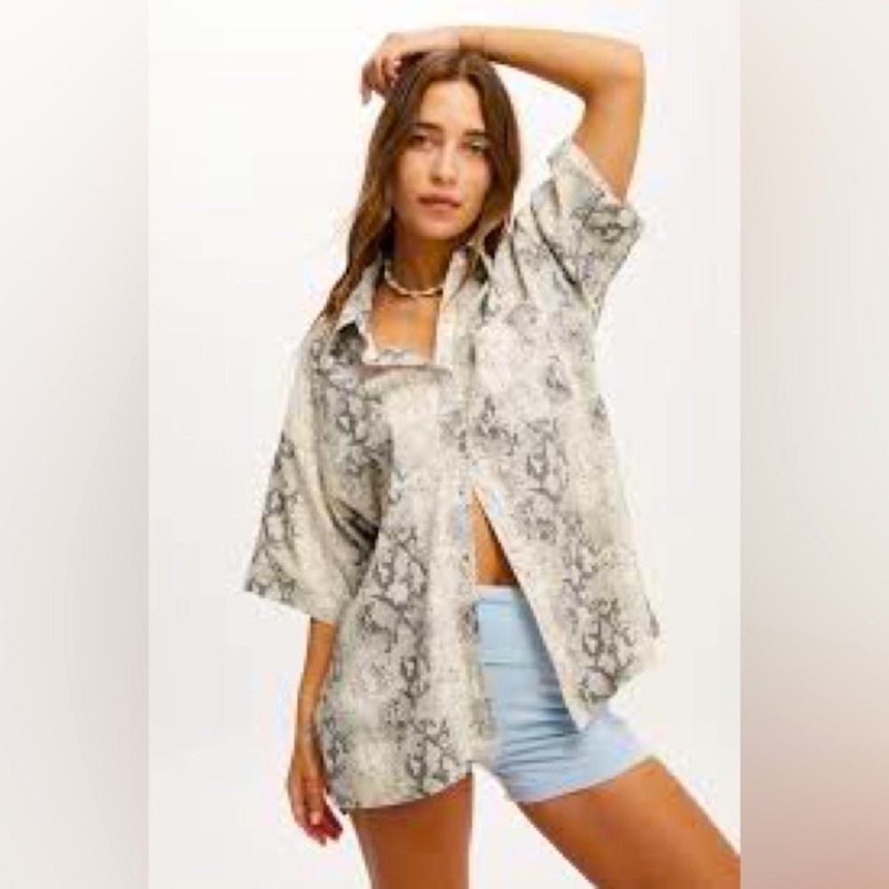 Cotton On linen viscose snake print oversized boxy button front shirt, US 12.